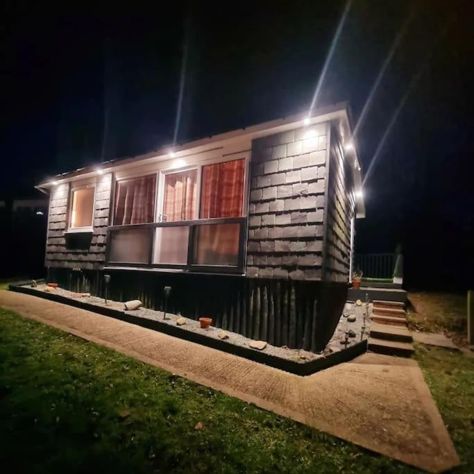 Cosy Hideaway Lodge In Glan Gwna Caeathro Kültér fotó